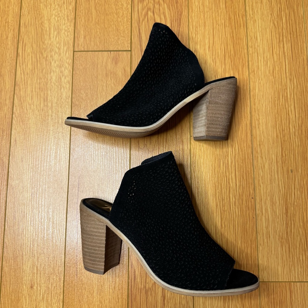 NWOT Rebels Black Mule Booties